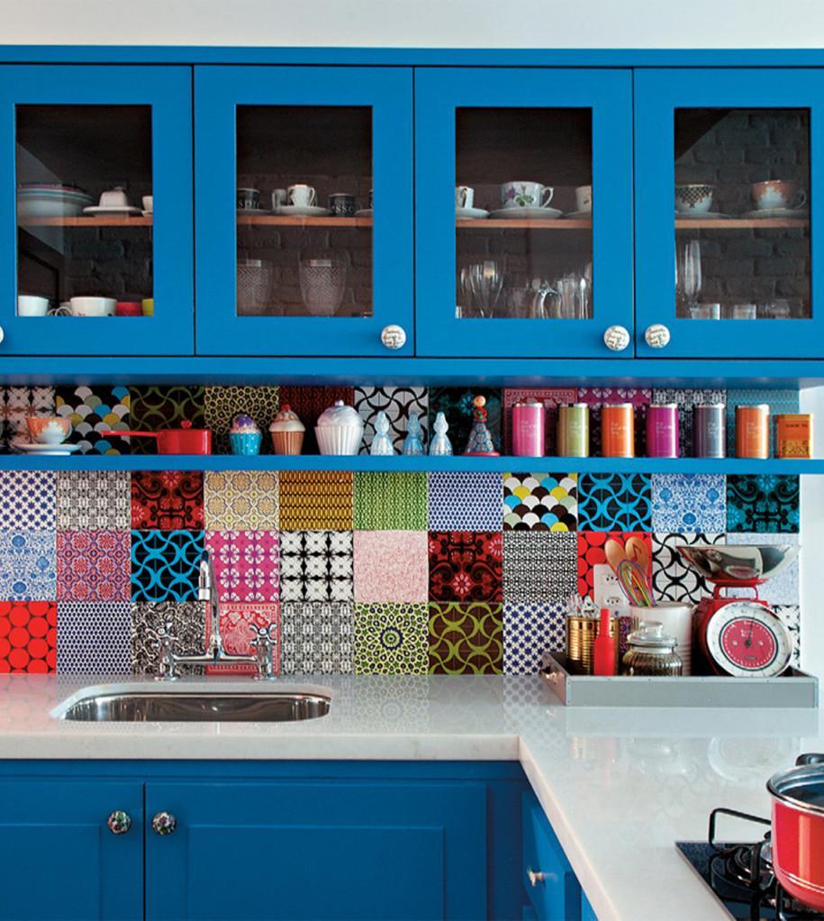 Brazilian-Apartment-Colorful-kitchen-backsplash-tiles