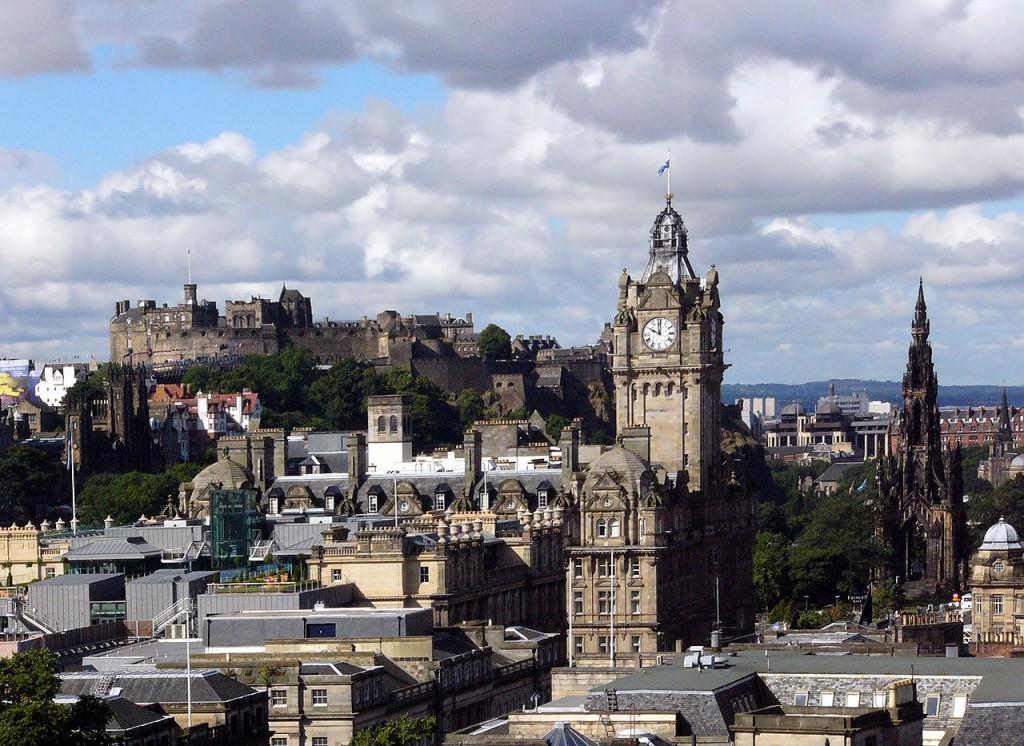 1280px-Edinburgh_Overview03