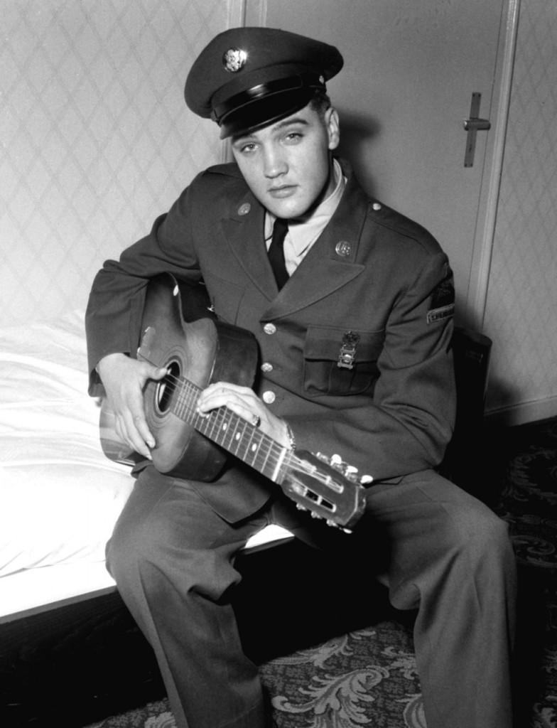 -Elvis-elvis-presley-26084923-981-1280