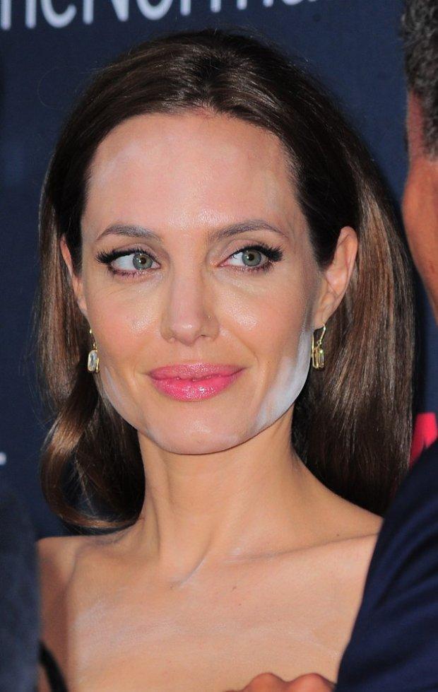 z15951744Q,Angelina-Jolie