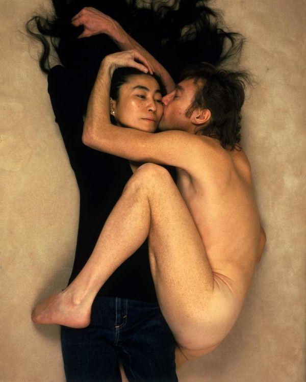 17.annie-leibovitz-john-lennon-and-yoko-ono-1346272241_b