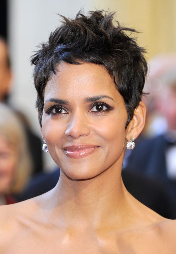 Halle-Berry-Hairstyles-Short-Hair-2014-10