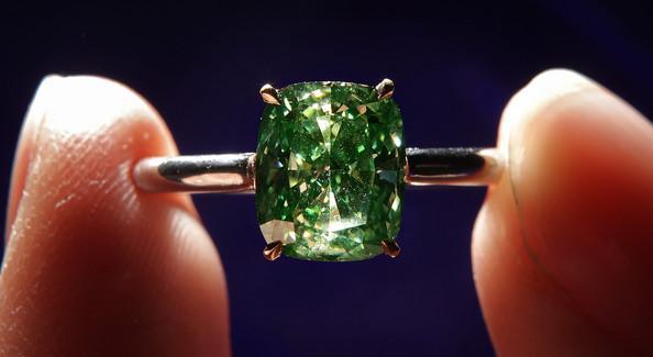 Rare-Diamonds-Jewels-Displayed-Ahead-Sothebys-N7aEpvg95isl