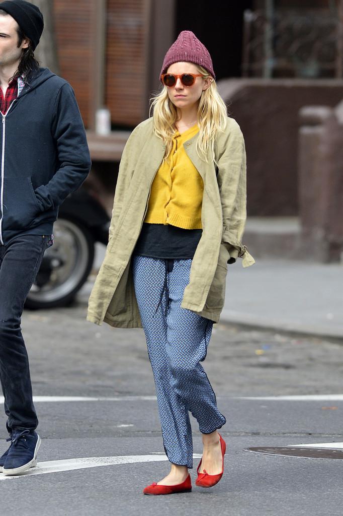 Sienna+Miller+walks+around+West+Village+New+sZH5wcgsntCx