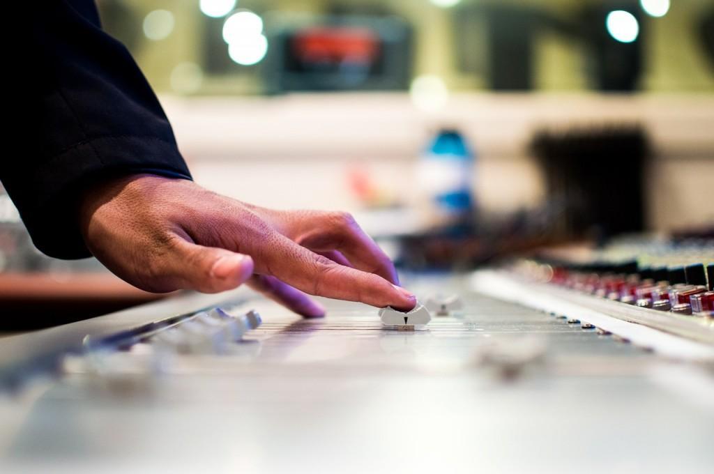 mixing-desk-351478_1280