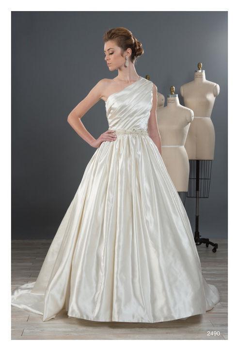 2-best-new-wedding-dresses-bridal-market-h724