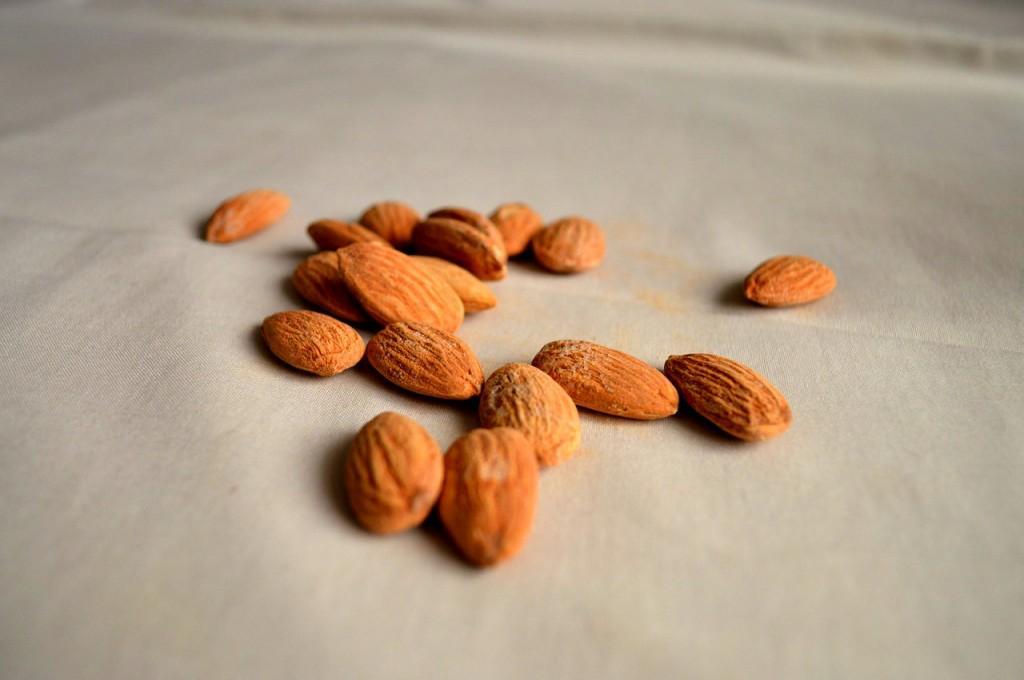 almonds-390408_1280