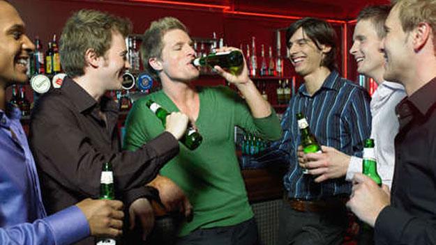guys-drinking-at-pub