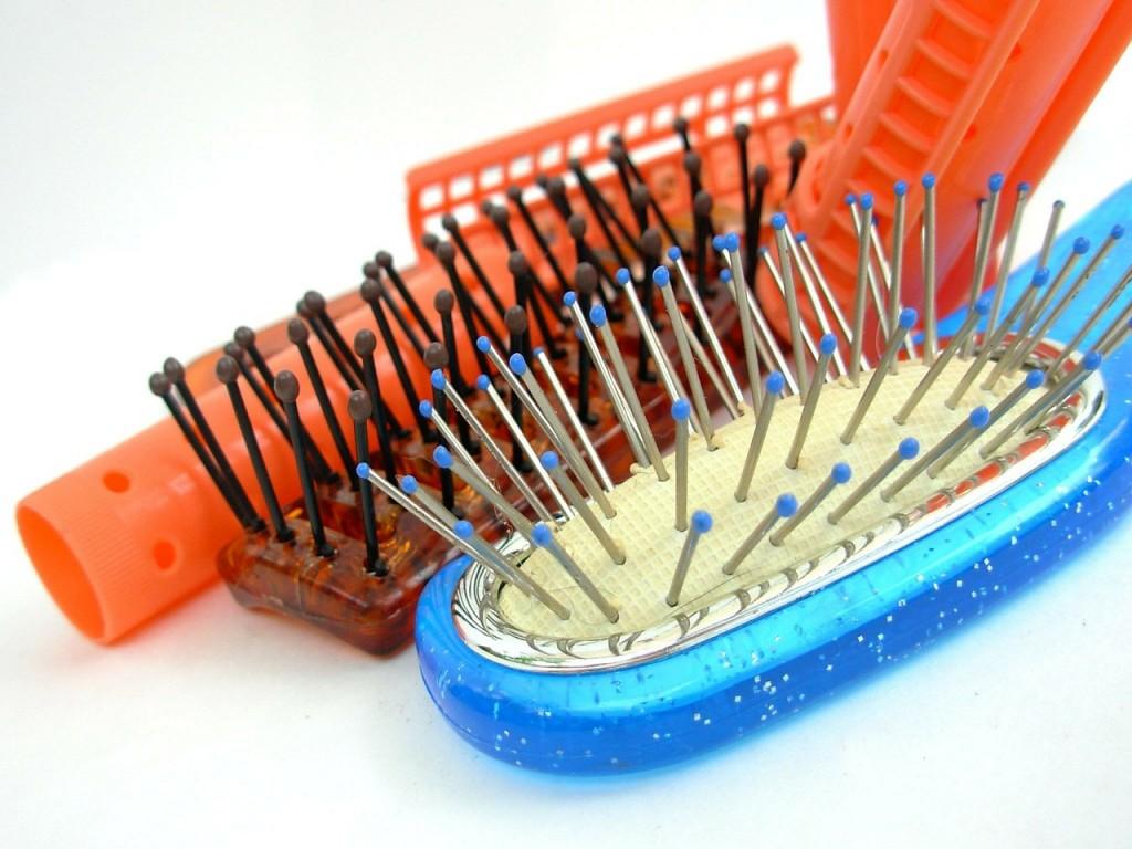 hairbrush-349563_1280