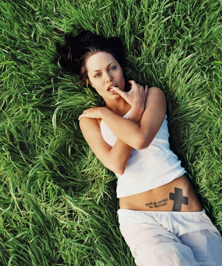 2001_Angelina_Jolie_David_Lachapelle_02