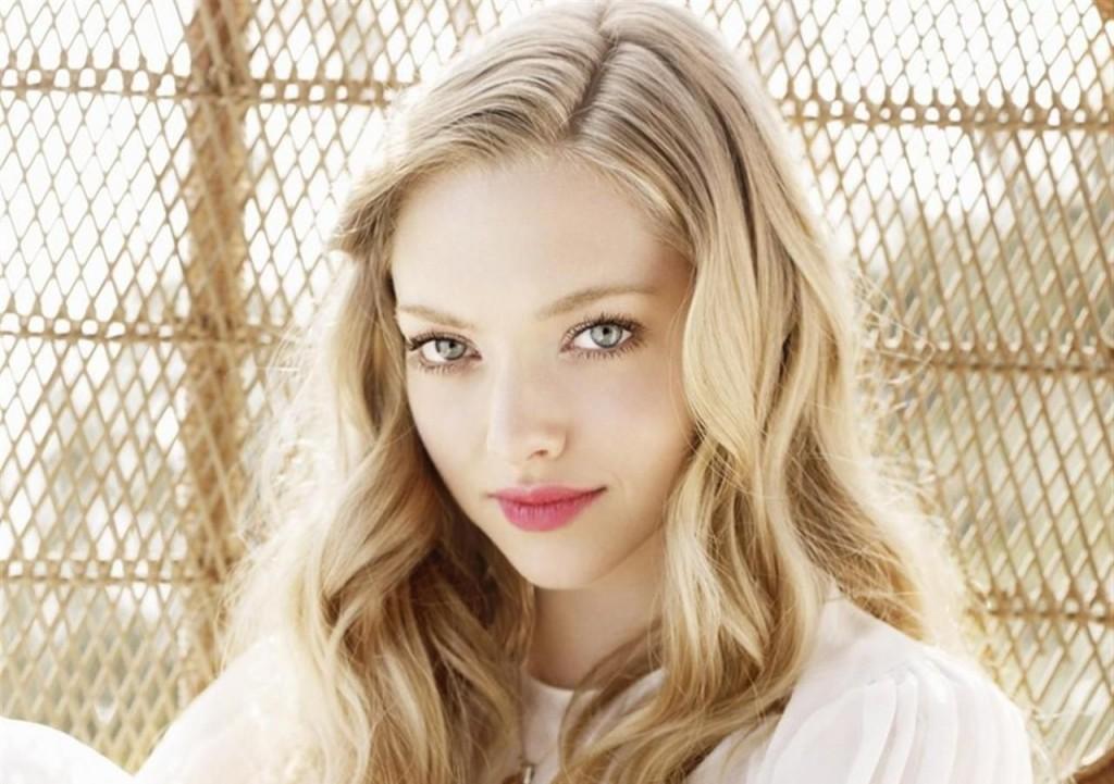 Amanda-seyfried-wallpaper-4