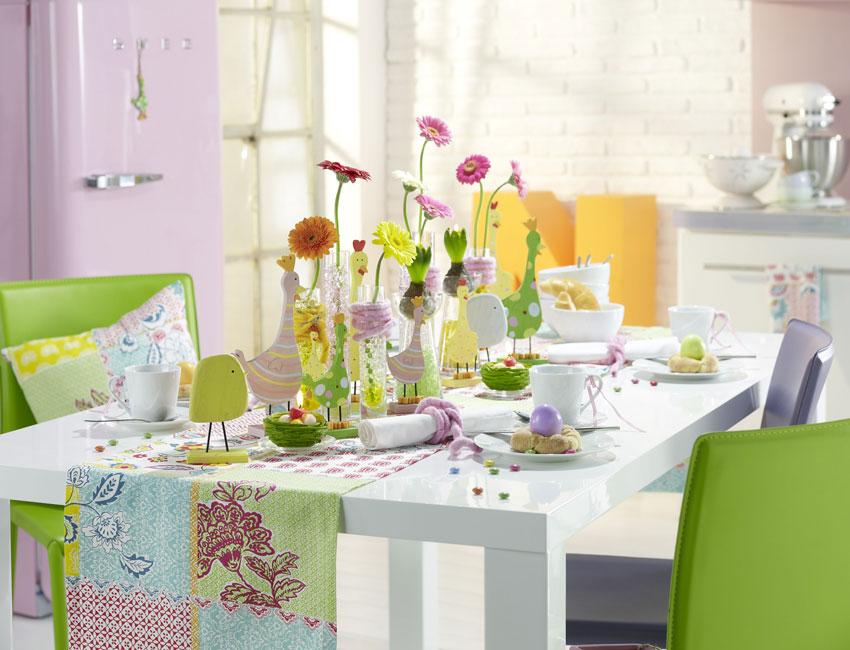 Spring-Home-Decorating-Ideas-With-Floral-and-Fragrance-on-Table