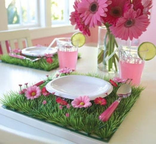 cute-white-spring-table-decorating-ideas-with-pink-flowers-on-transparent-vases