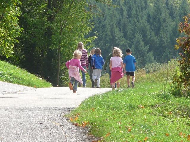 family-outing-421653_640