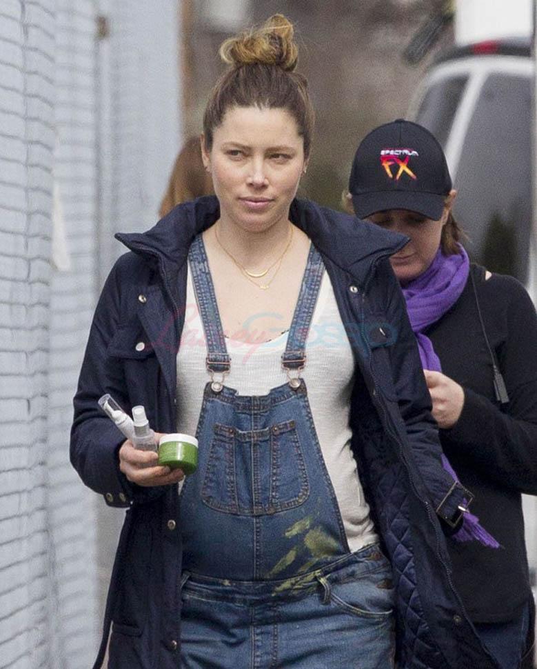 133215, EXCLUSIVE: Heavily Pregnant Jessica Biel seen wearing di