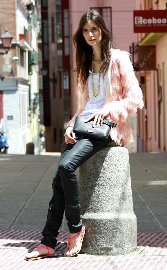 los_colores_pastel_protagonistas_de_streetstyle_en_madrid_193830110_562x908