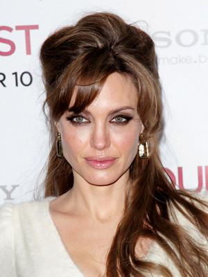 angelina_jolie-dec_06_2010