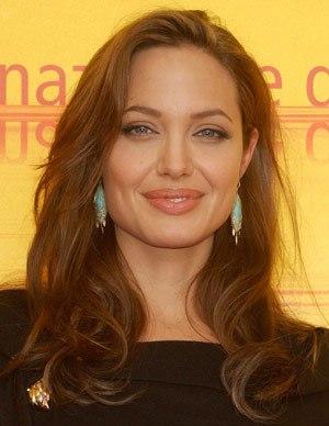 angelina_jolie-sept_2004