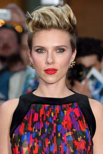 Scarlett-Johansson2_glamour_21apr15_getty_b_426x639