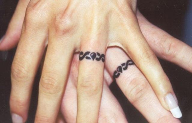 awesome-wedding-ring-tattoos-23