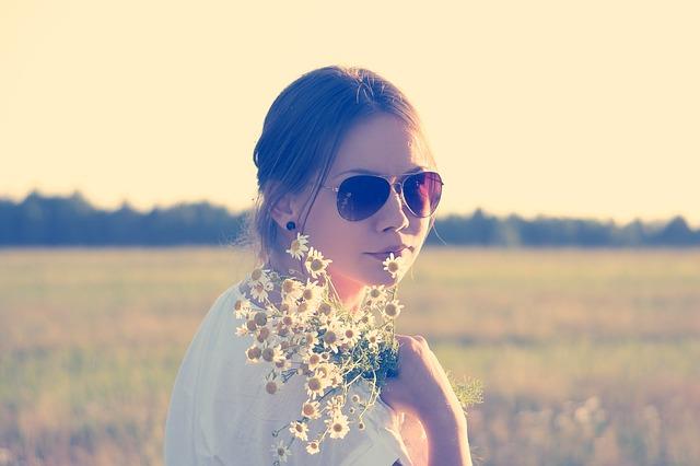 flower-child-336658_640