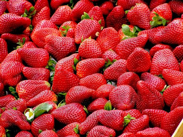 strawberries-99551_640