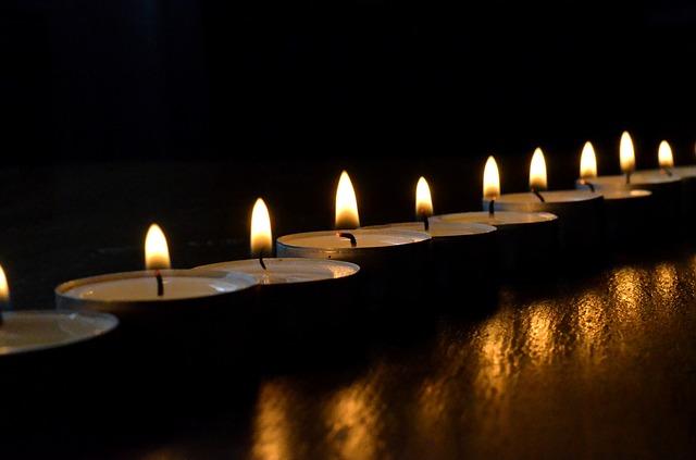 tea-lights-502779_640