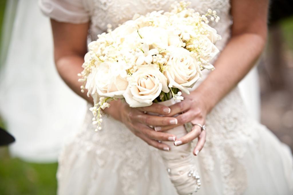 white-bridal-bouquet.original