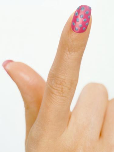 54825fe3059a4_-_rby-pink-blue-polka-dot-nails-lgn