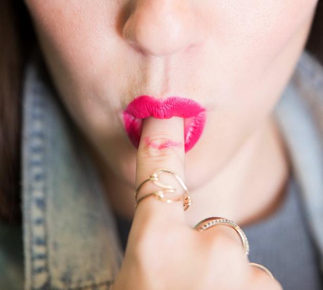 Awesome-Tricks-for-Applying-Lipstick-2