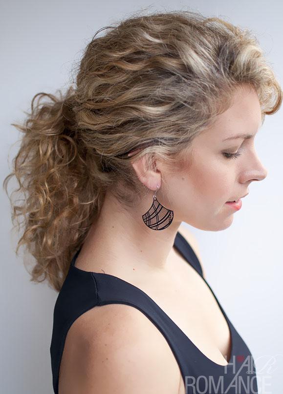 Hair-Romance-curly-hair-tutorial-the-curly-bungee-ponytail