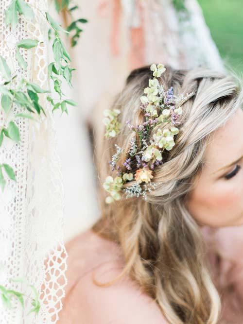 Wedding-Hair-Flower-Ideas-15