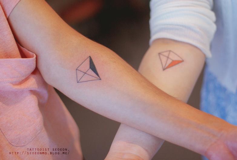 minimalistic-feminine-discreet-tattoo-seoeon-1