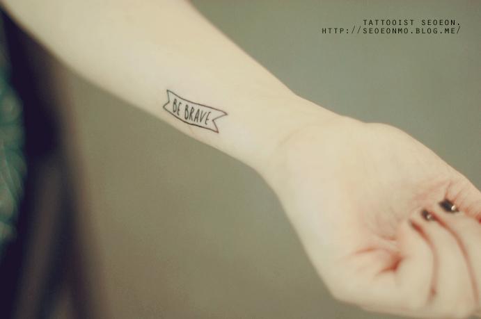 minimalistic-feminine-discreet-tattoo-seoeon-18