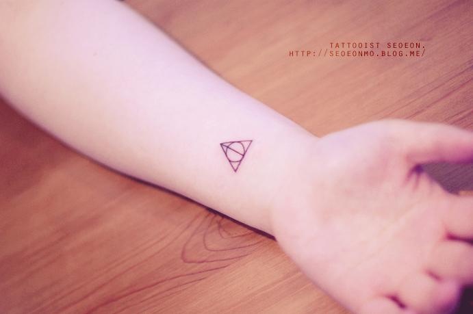 minimalistic-feminine-discreet-tattoo-seoeon-27