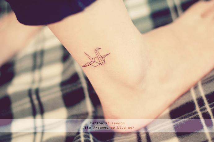 minimalistic-feminine-discreet-tattoo-seoeon-31