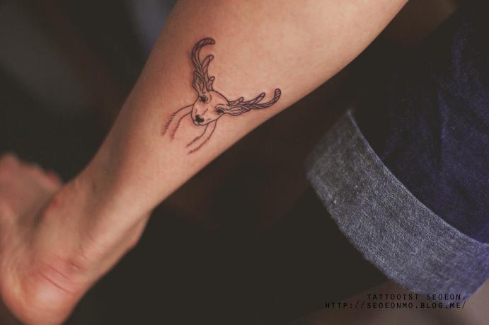 minimalistic-feminine-discreet-tattoo-seoeon-9