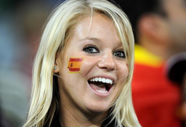 Soccer - 2010 FIFA World Cup South Africa - Round Of 16 - Spain v Portugal - Green Point Stadium