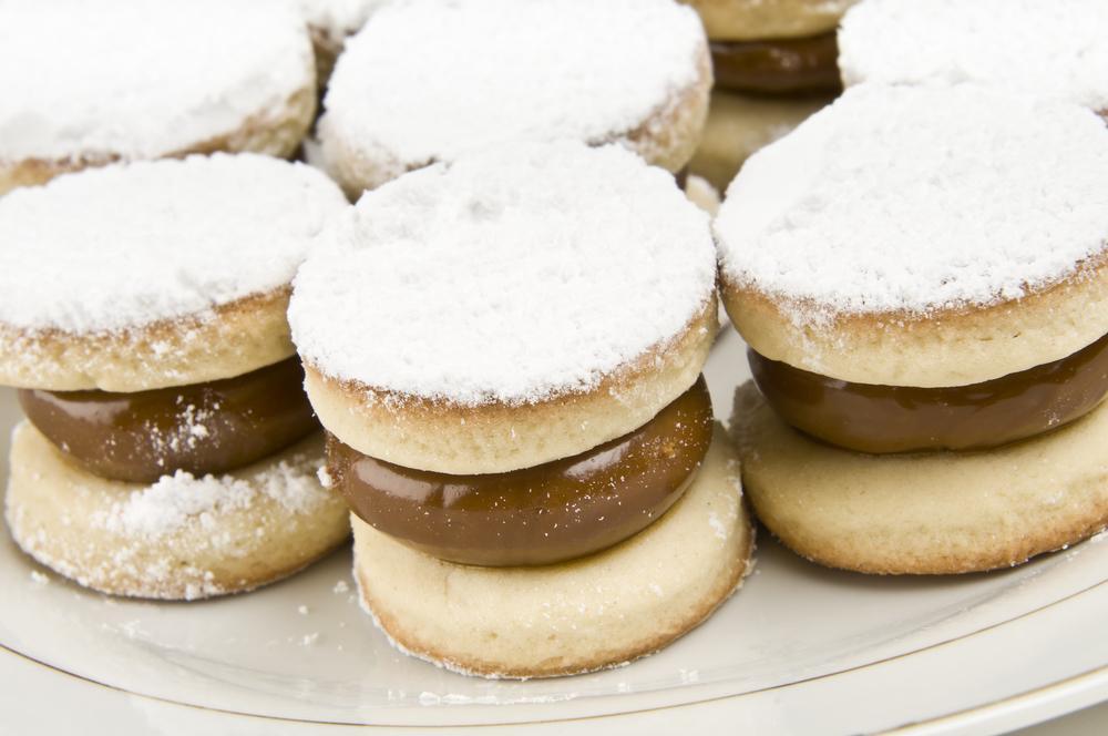 Group of caramel filled cookies