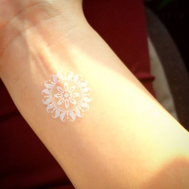 white-henna-tattoo-temporary-women-instagram-trend-10__605