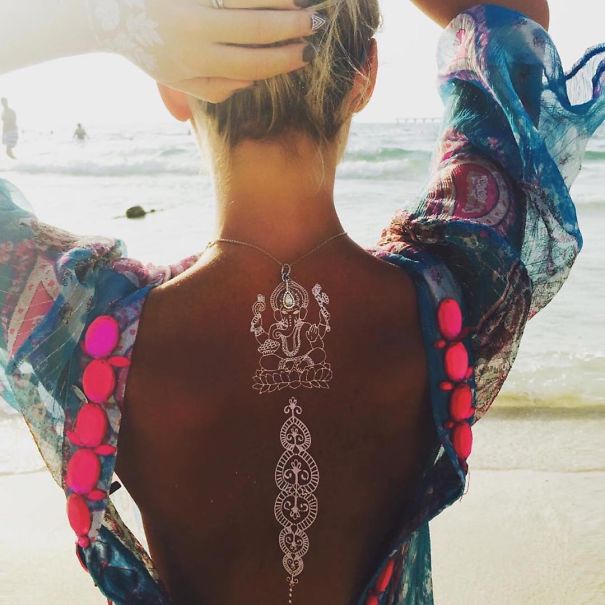 white-henna-tattoo-temporary-women-instagram-trend3__605