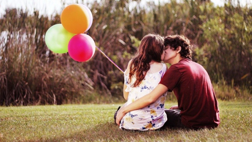 Sweet-cute-love-beautiful-romantic-couple-wallpaper-download