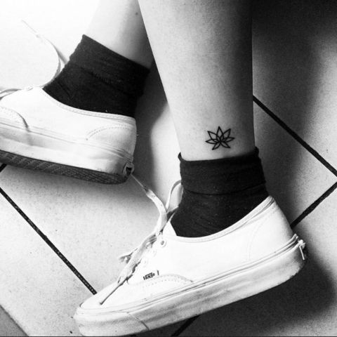 1439476894-1436381477-lotus-small-tatoos-tumblr