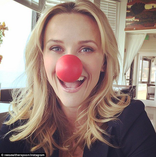 28F42E7900000578-3091935-_How_do_y_all_like_my_nose_Reese_Witherspoon_flashed_a_silly_smi-a-37_1432256354800