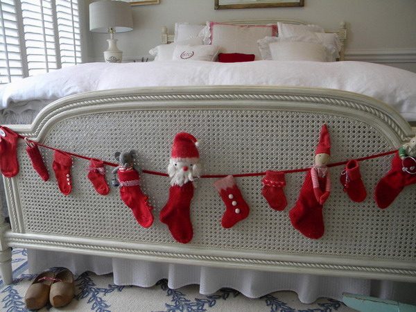 Contemporary-Bedroom-Ideas-with-Christmas-Decoration