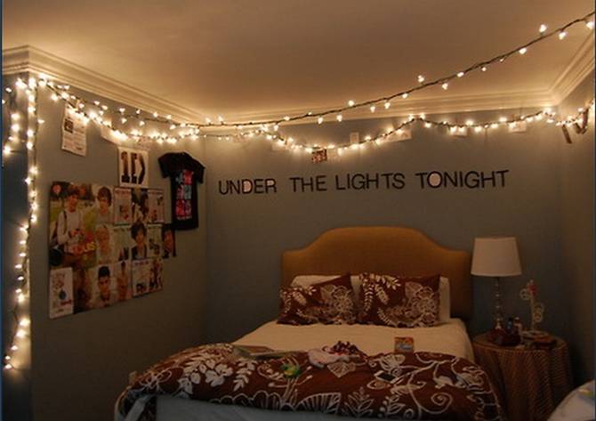 Ideas-to-Display-Christmas-Lights-in-a-Bedroom-12