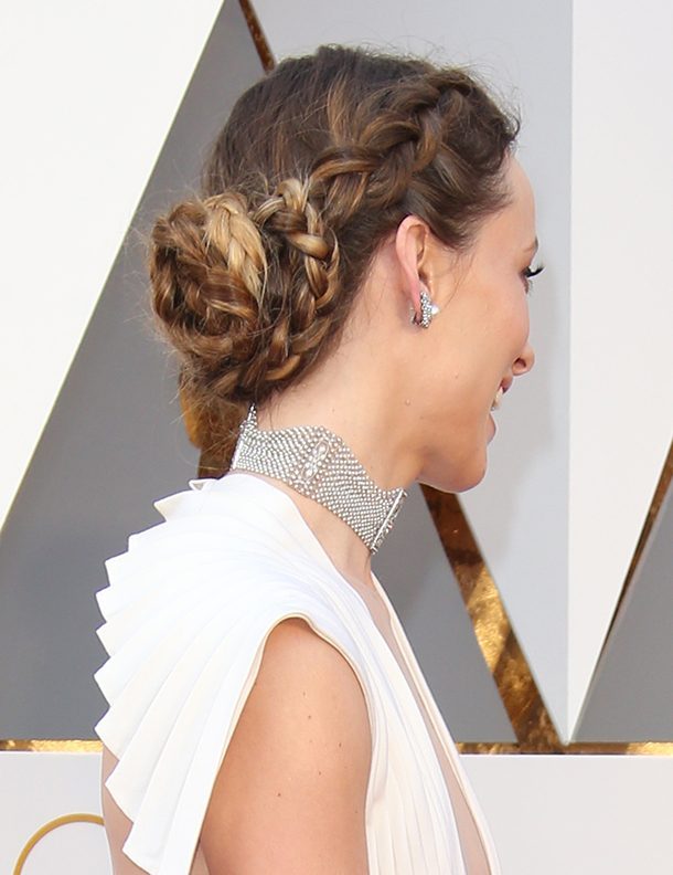 HOLLYWOOD, CA - FEBRUARY 28: Actress Olivia Wilde attends the 88th Annual Academy Awards at Hollywood & Highland Center on February 28, 2016 in Hollywood, California. (Photo by Dan MacMedan/WireImage)