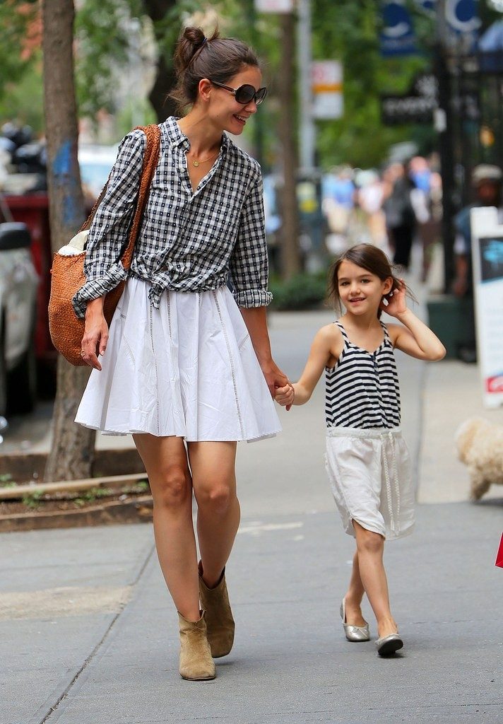 fashion-2013-05-03-katie-holmes-suri-cruise-main