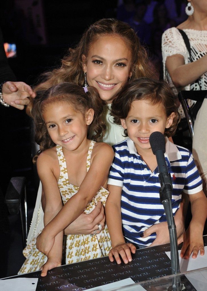 fashion-2013-05-15-jennifer-lopez-emme-max-main