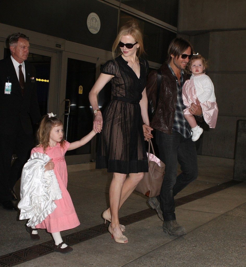 fashion-2013-05-19-nicole-kidman-keith-urban-daughters-main